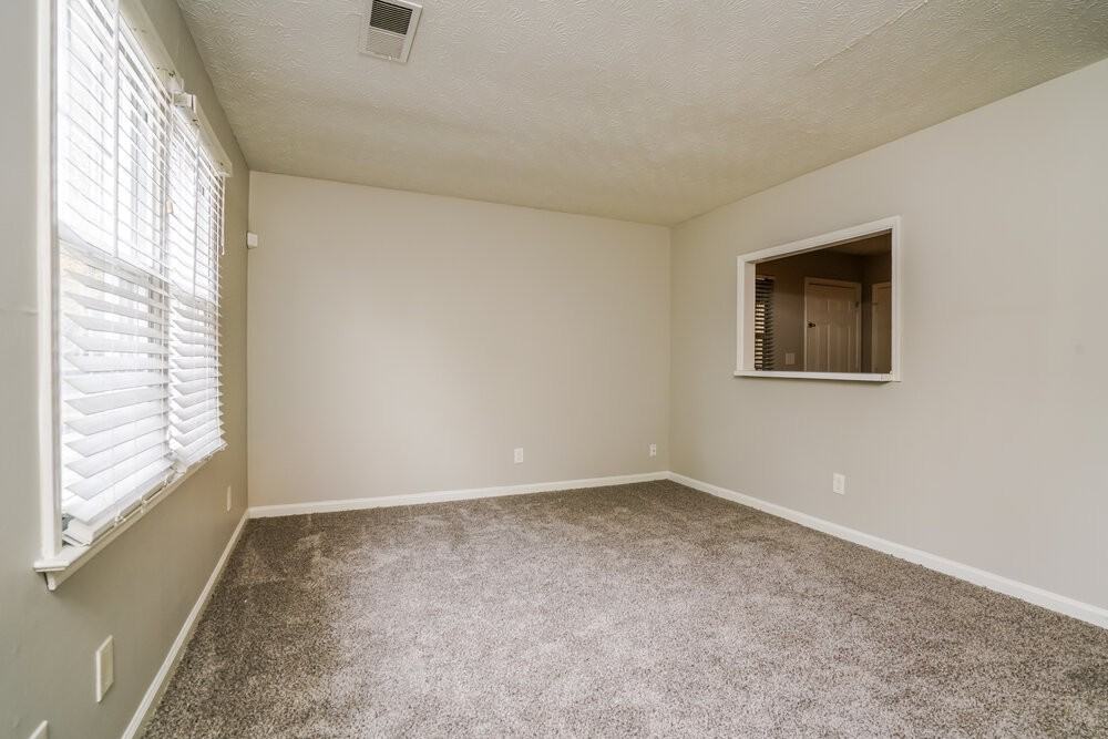 4877 Plymouth Trce - Photo 7 of 17