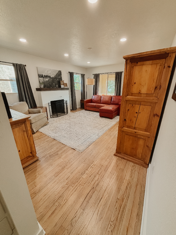 614 Lafayette Dr Ne - Photo 3 of 19