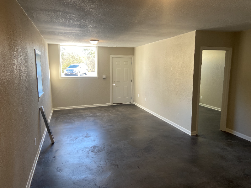 304 N Independence St - Photo 2 of 13