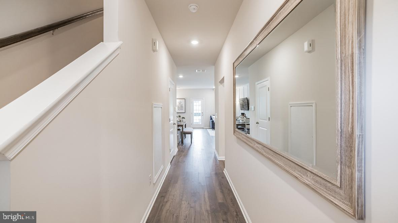 204 Hermosa Dr - Photo 2 of 11