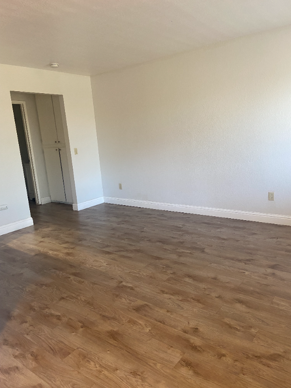 404 W Cross St #28 - Photo 2 of 6