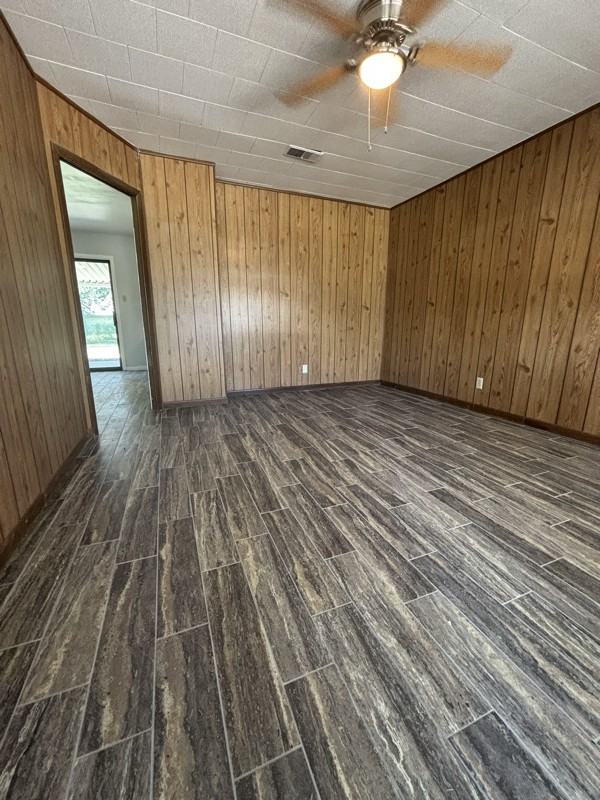 110 S Barbara St - Photo 3 of 20