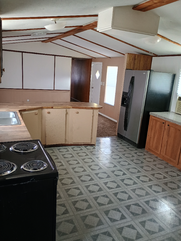 144 Se Guinevere Ct - Photo 2 of 17