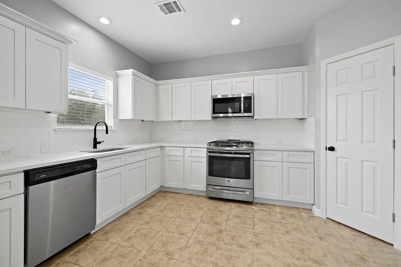 805 Bedford Ct #NA - Photo 3 of 5