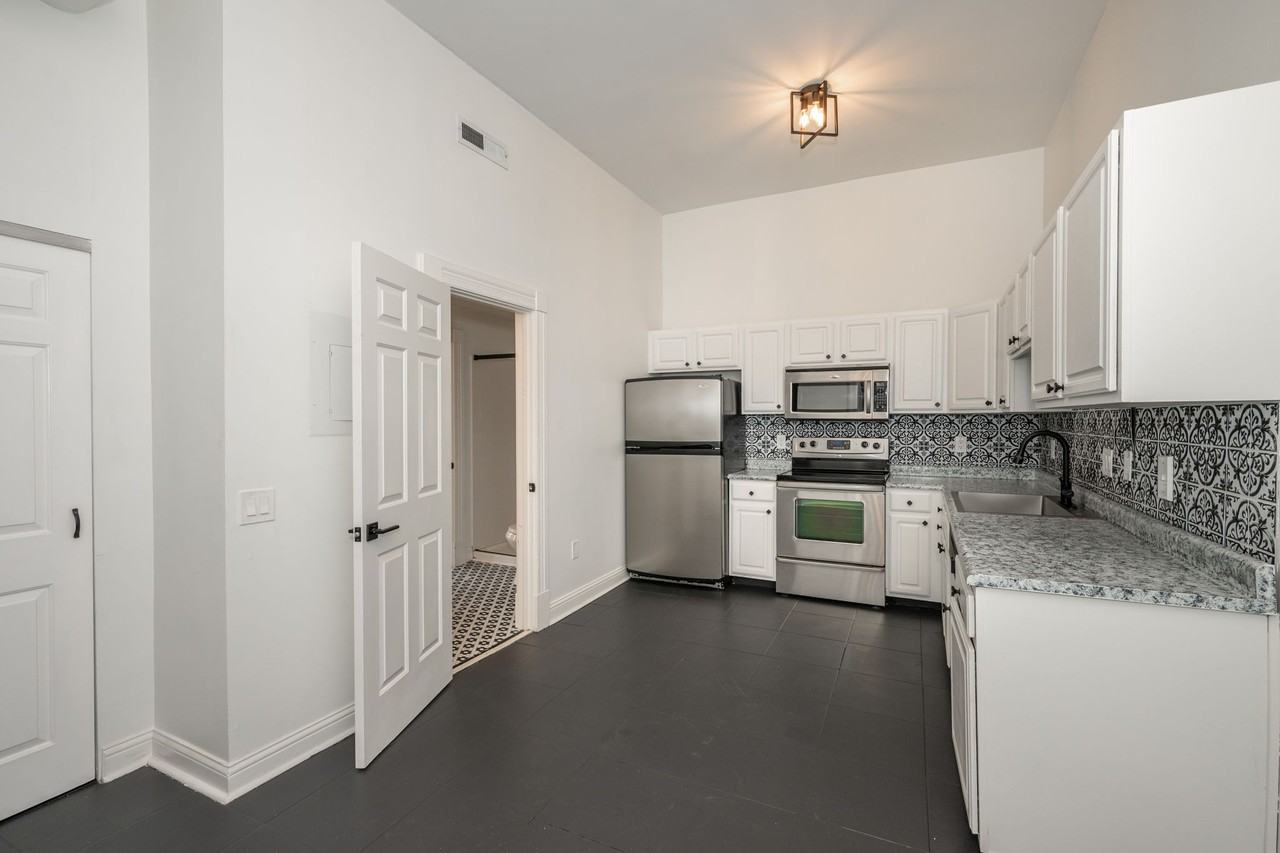 1126 Walnut St #2B - Photo 3 of 22