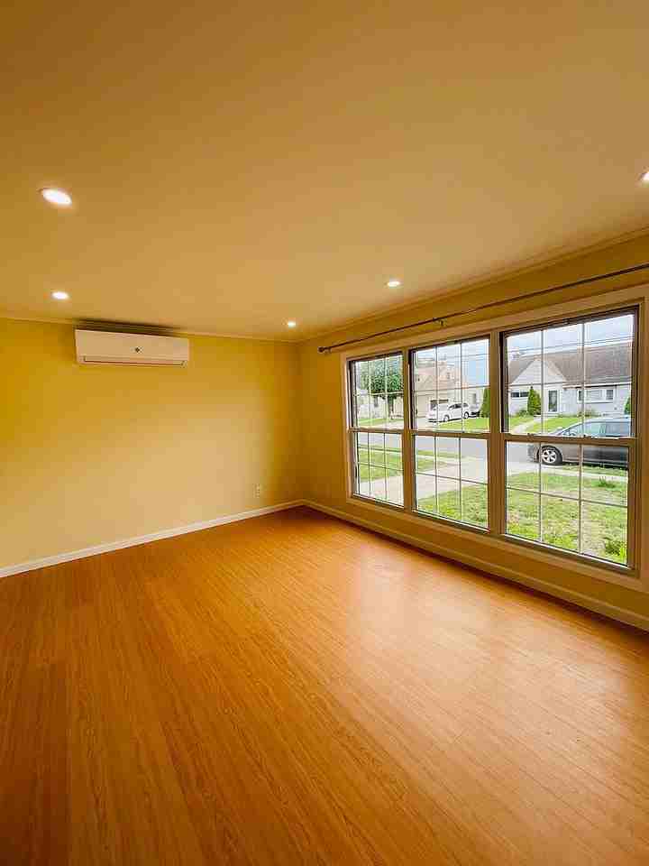 428 W Broadway #NA - Photo 3 of 4