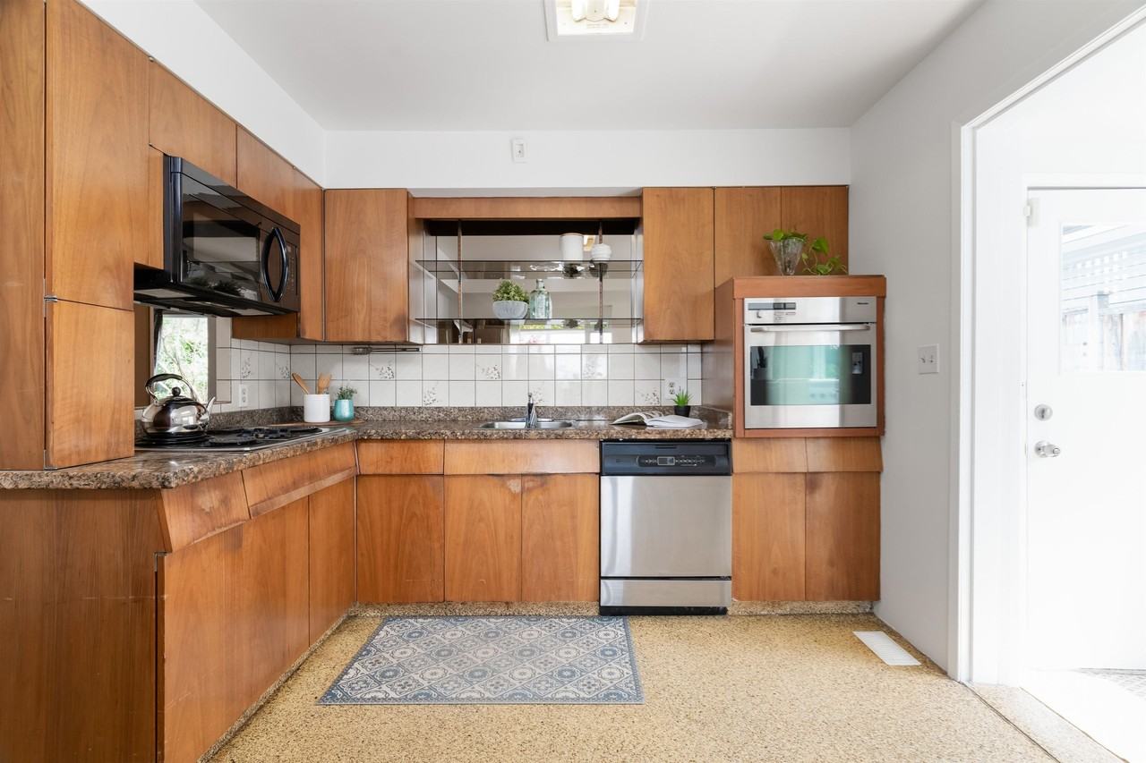 2165 Jefferson Avenue - Photo 2 of 8