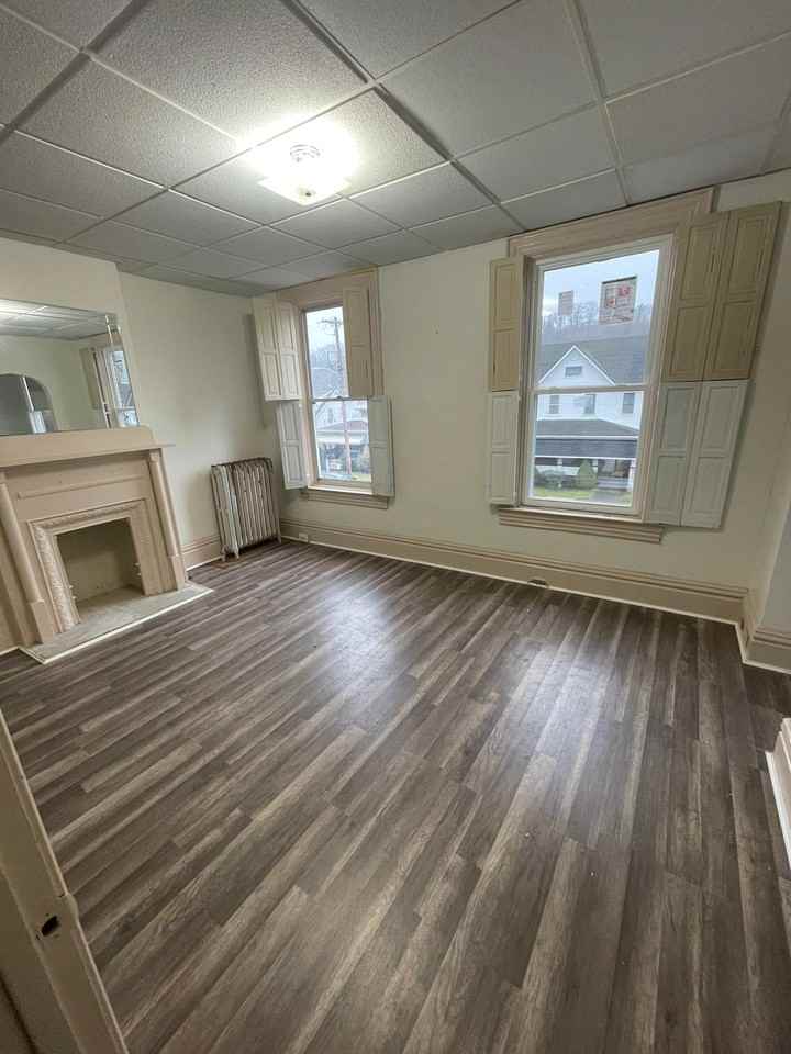 701 4th Avenue #B - Photo 3 of 12