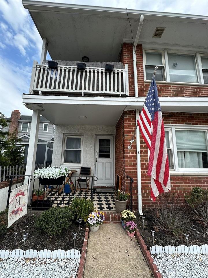 725 E Broadway #2LOWER - Photo 2 of 5