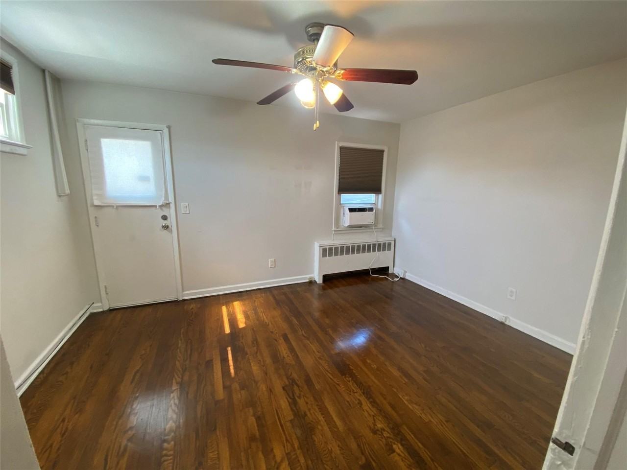 725 E Broadway #2LOWER - Photo 3 of 5