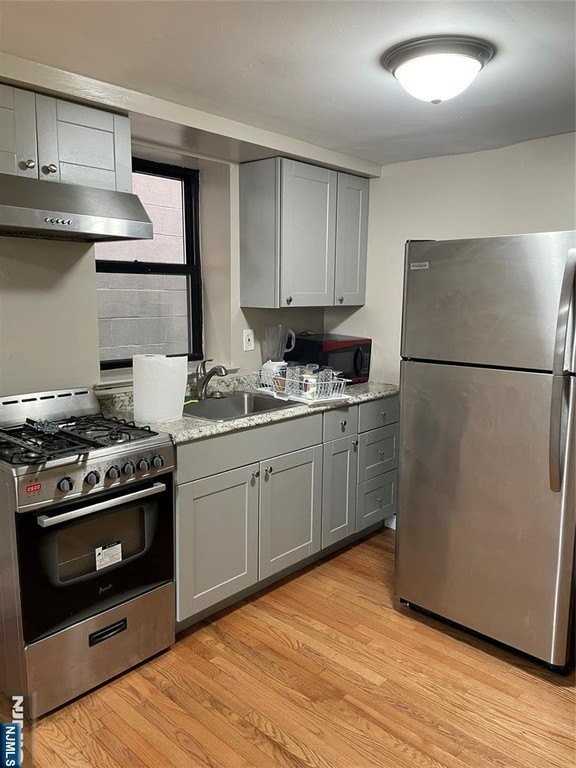 230 Anderson Ave Apt 1b - Photo 4 of 5