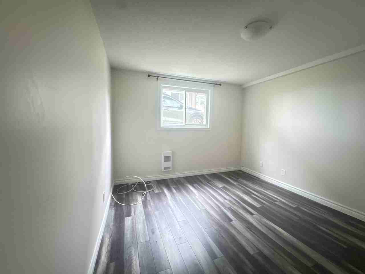 668 Lalonde St - Photo 2 of 14