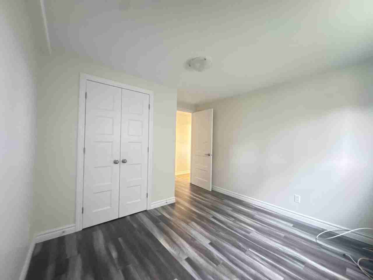 668 Lalonde St - Photo 3 of 14