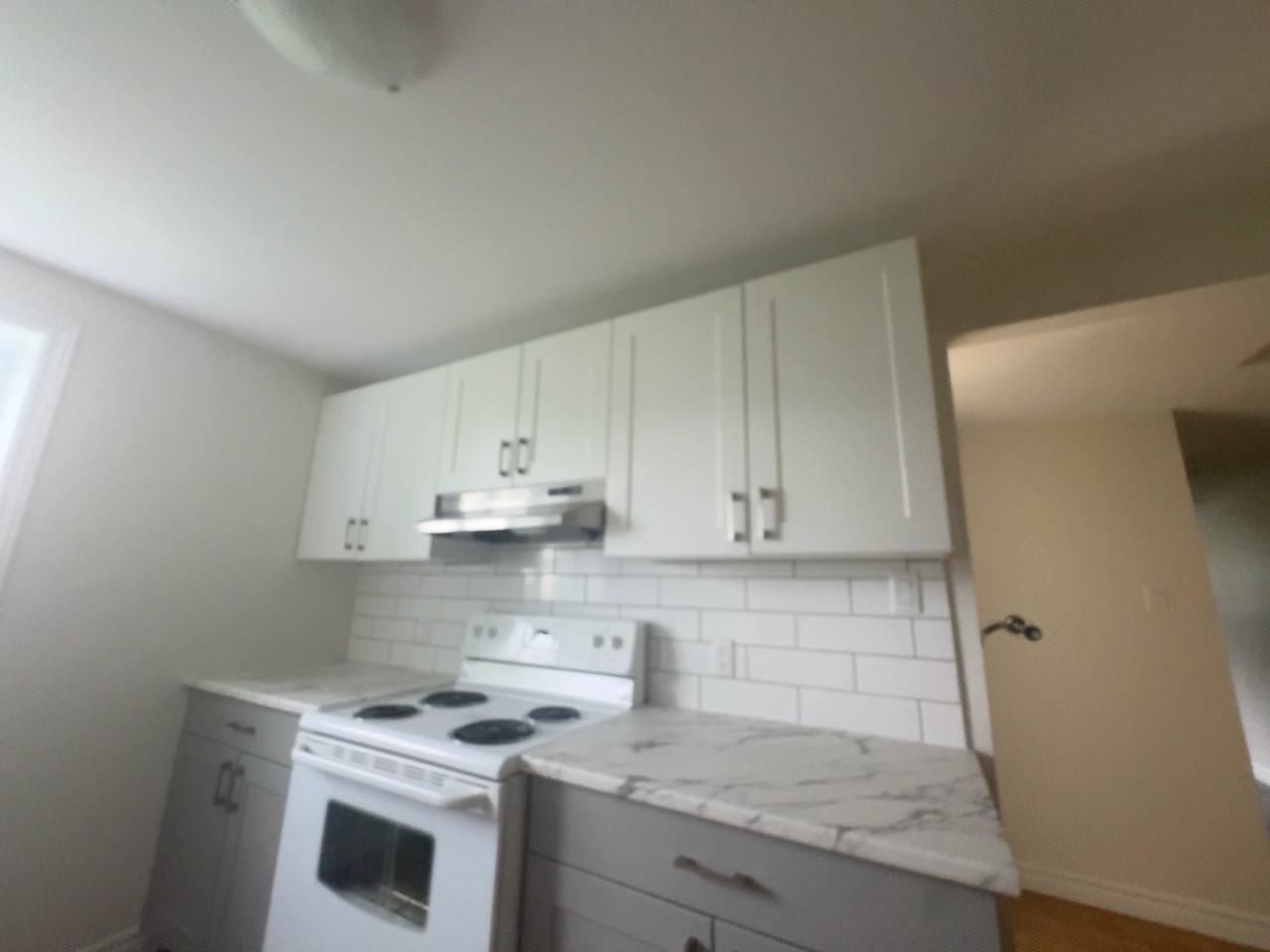 668 Lalonde St - Photo 7 of 14