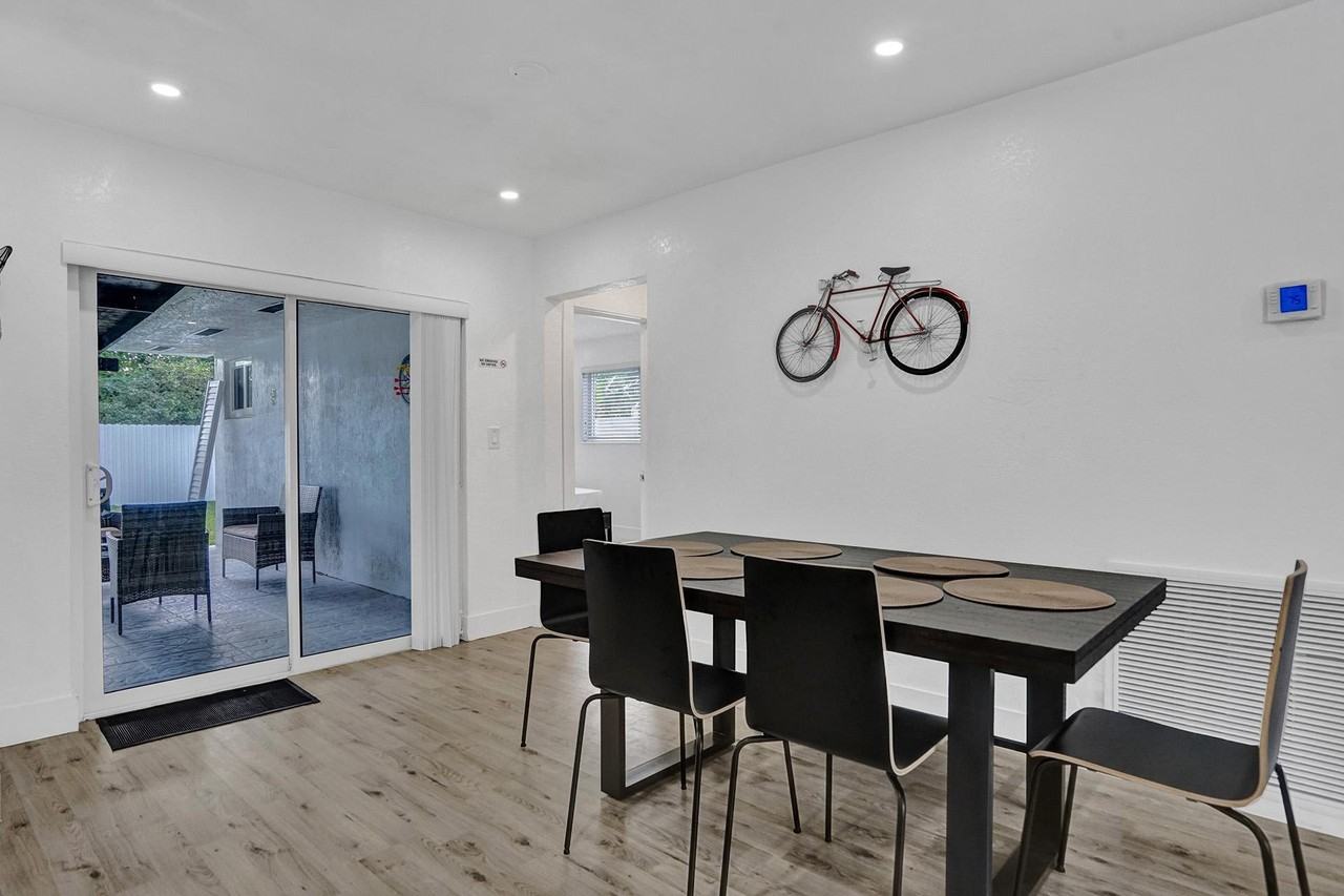 Ne 162nd St - Photo 5 of 11