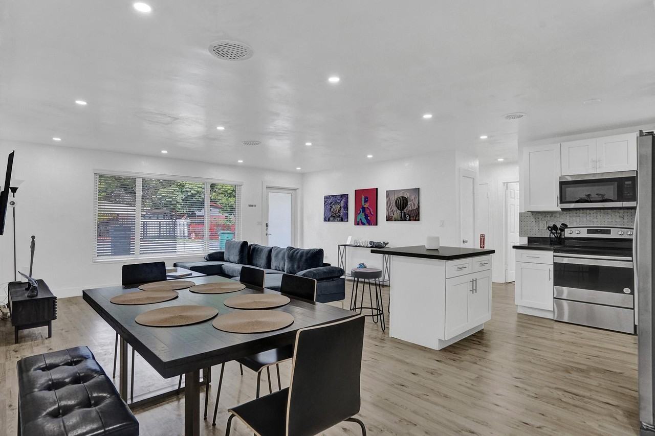 Ne 162nd St - Photo 7 of 11