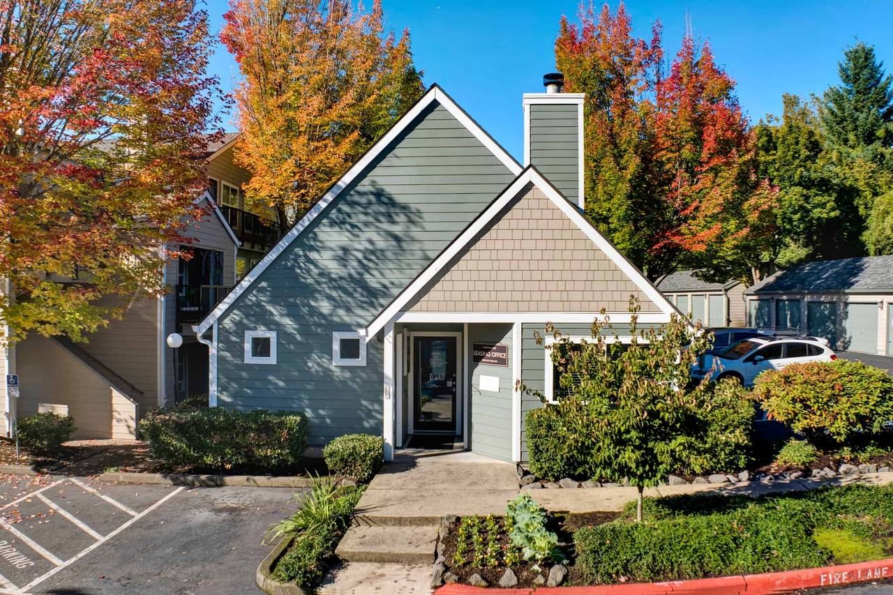 Hampton Ridge Apartments - Photo 2 of 29