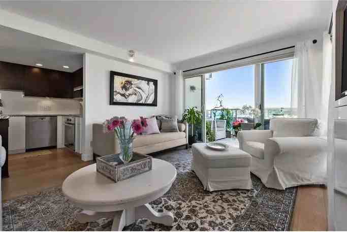 14955 Victoria Ave #402 - Photo 2 of 8