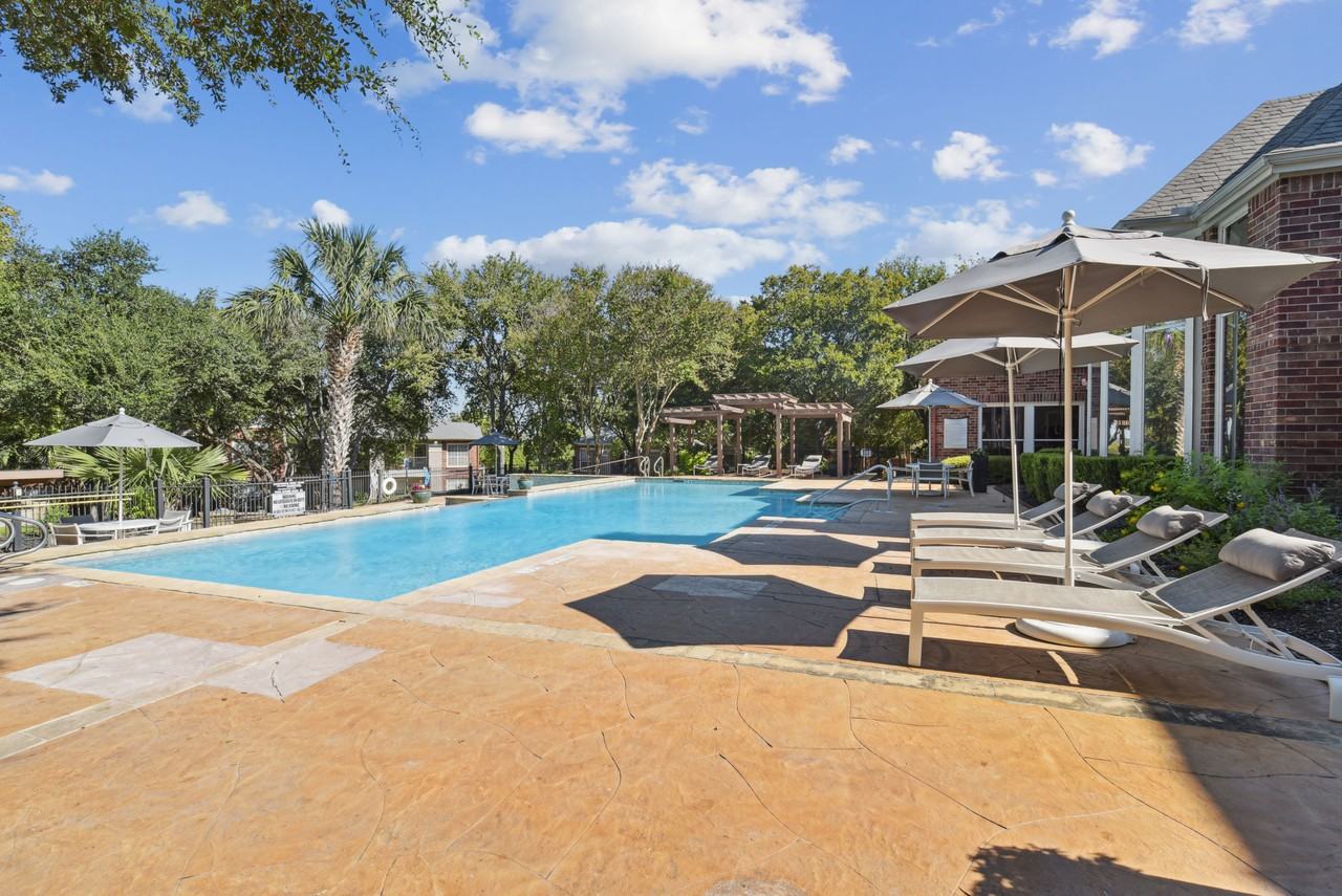 Whispering Creek Villas Apartment Homes - Photo 4 of 35