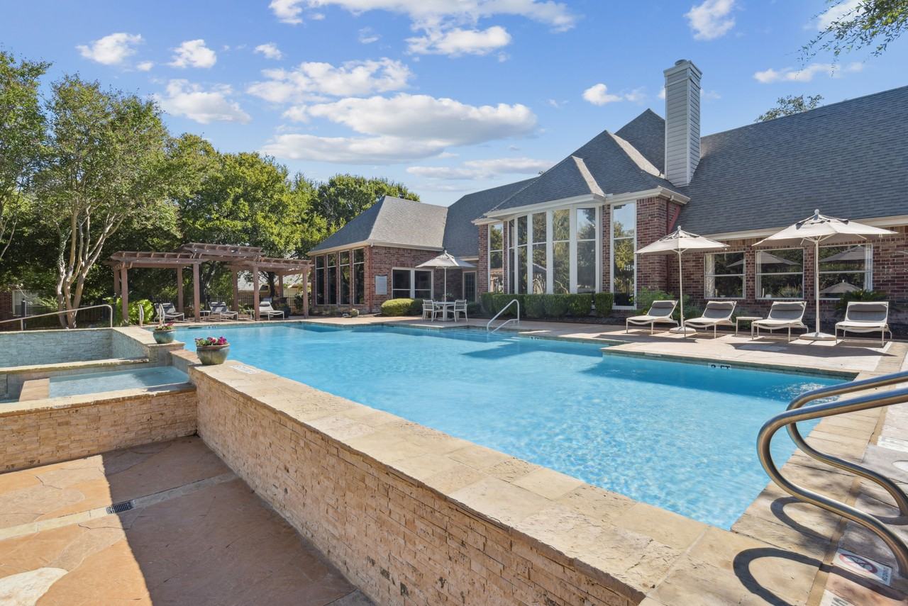 Whispering Creek Villas Apartment Homes - Photo 7 of 35