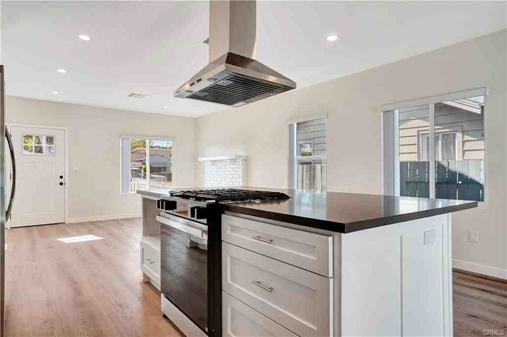 124 N Florence St - Photo 3 of 8