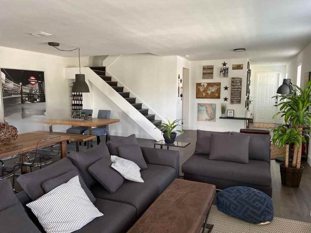 10727 Nw 75th Ter - Photo 6 of 8