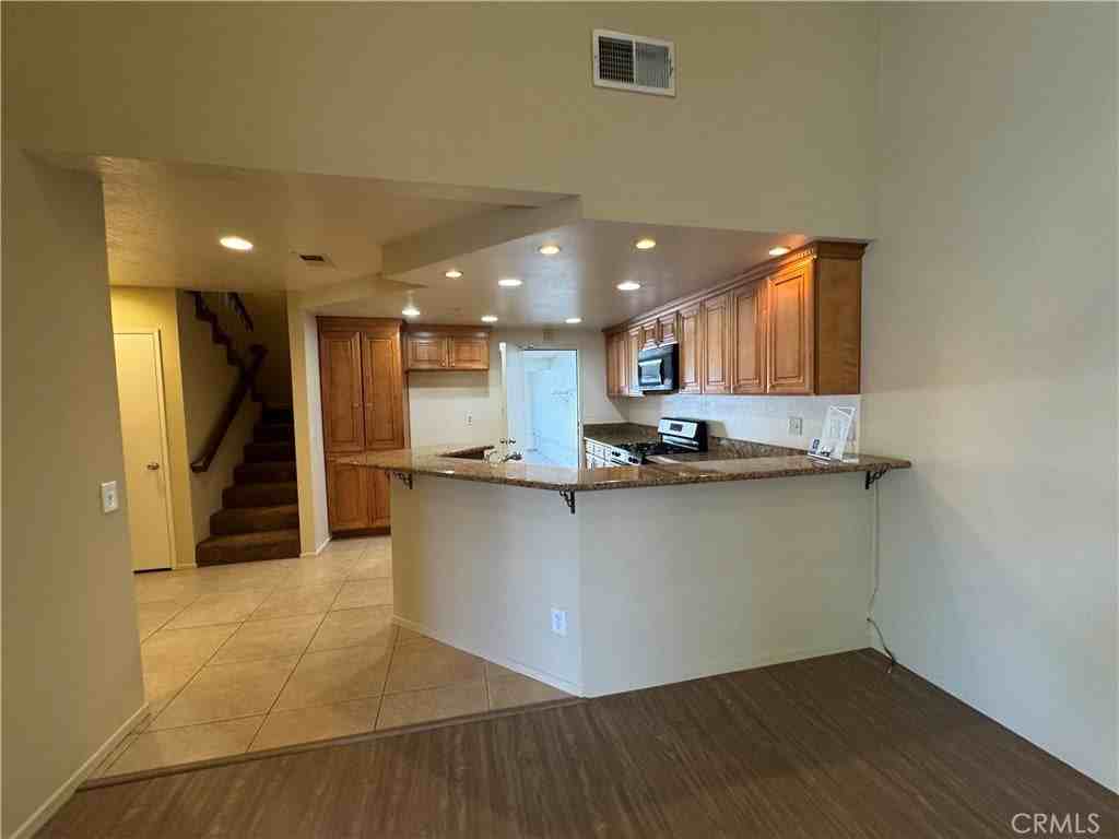 254 Spruce Ct - Photo 3 of 17