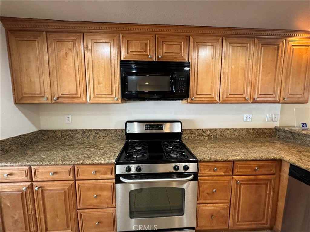 254 Spruce Ct - Photo 4 of 17