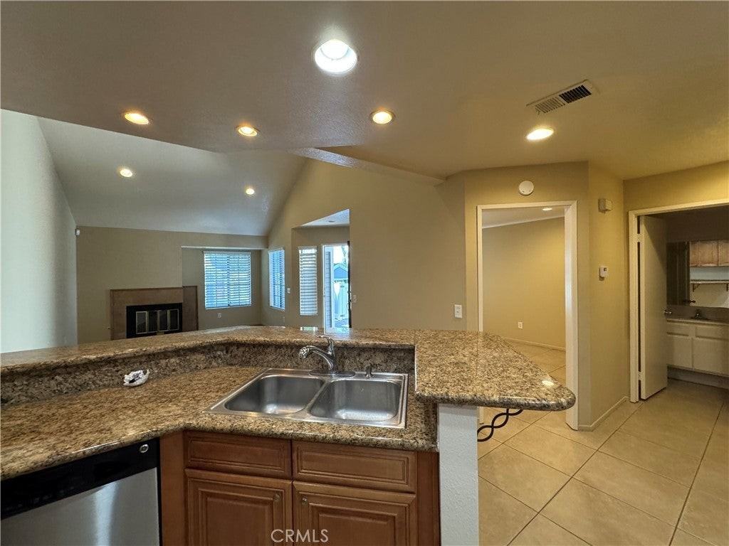 254 Spruce Ct - Photo 5 of 17