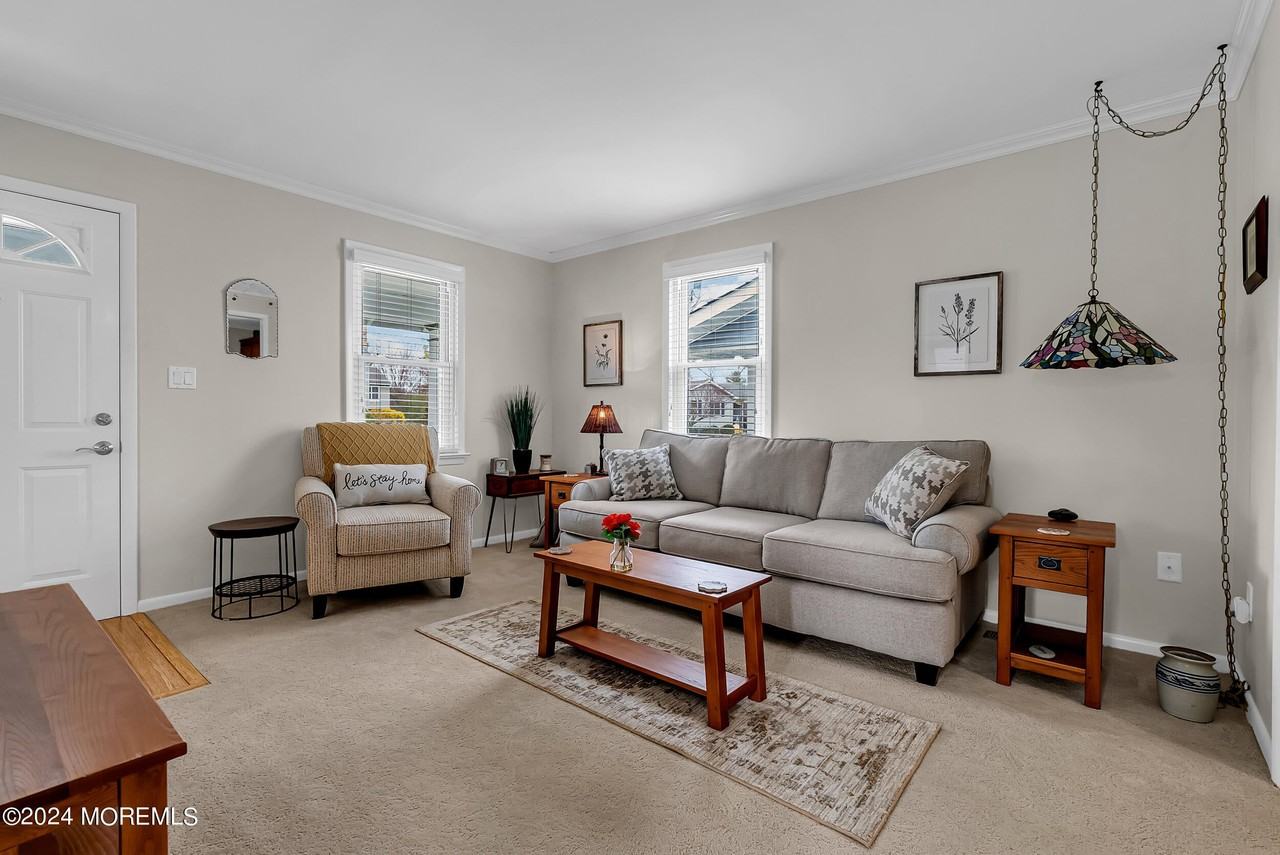 219 Harrison Ave - Photo 3 of 27