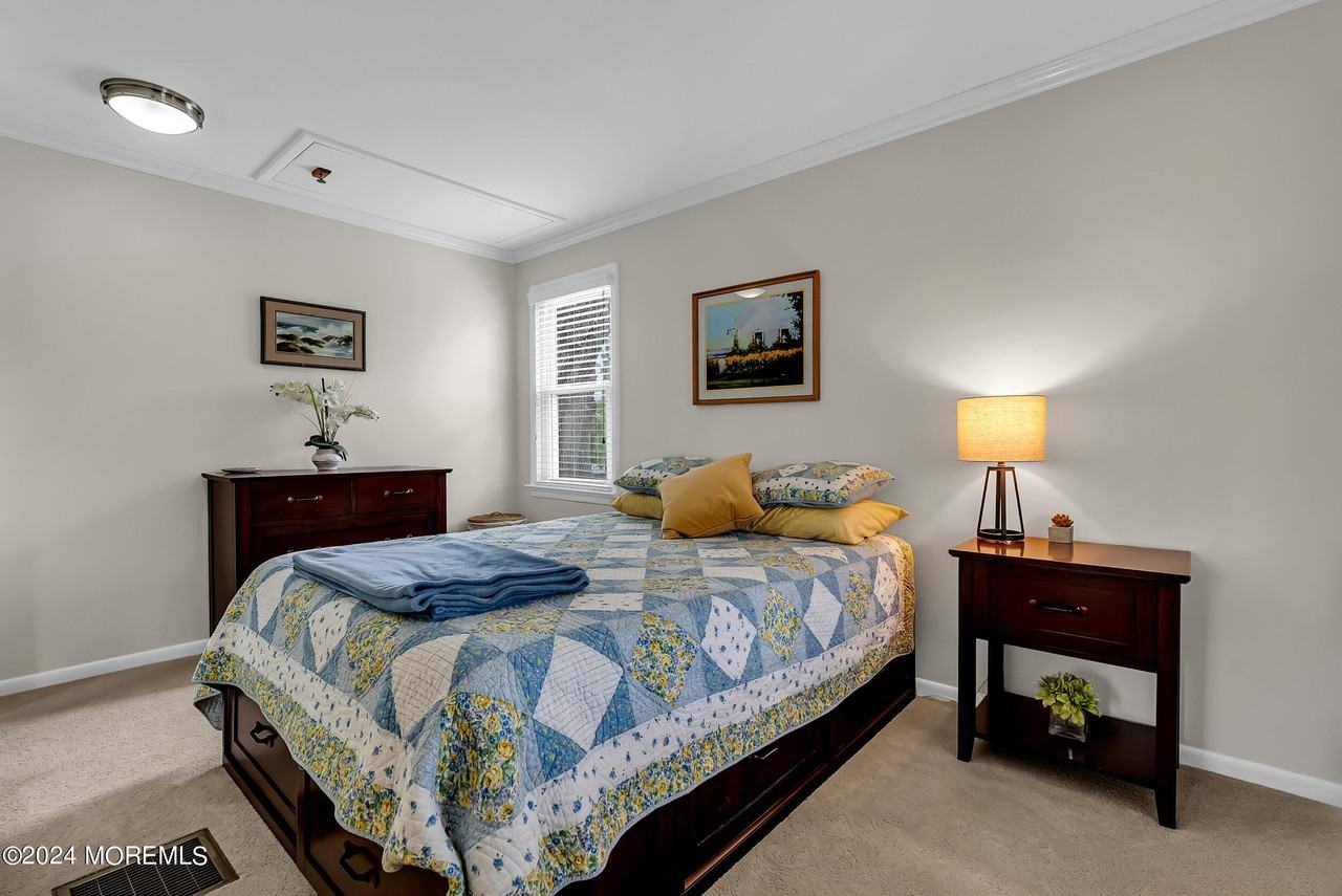 219 Harrison Ave - Photo 5 of 27