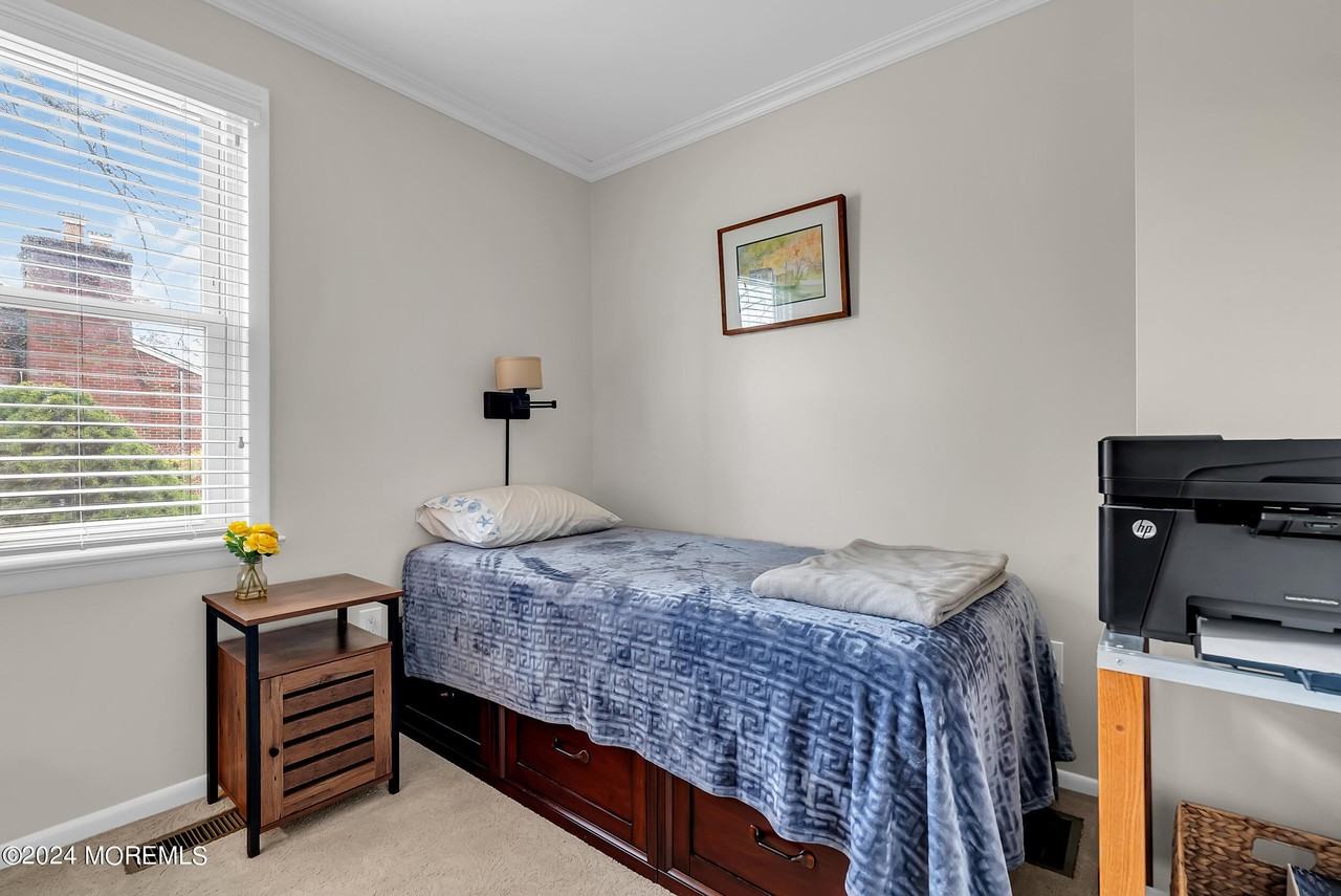 219 Harrison Ave - Photo 6 of 27