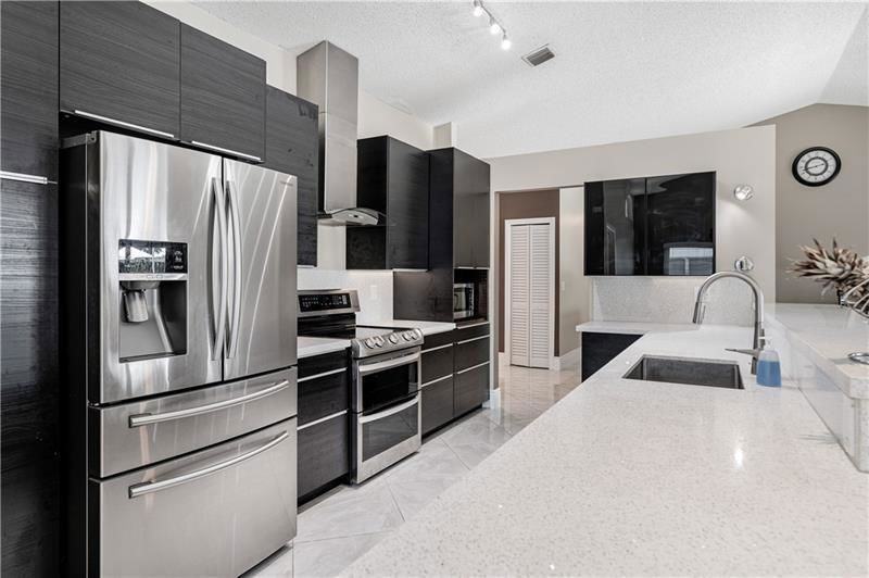 7200 Sw 20th St - Photo 3 of 8