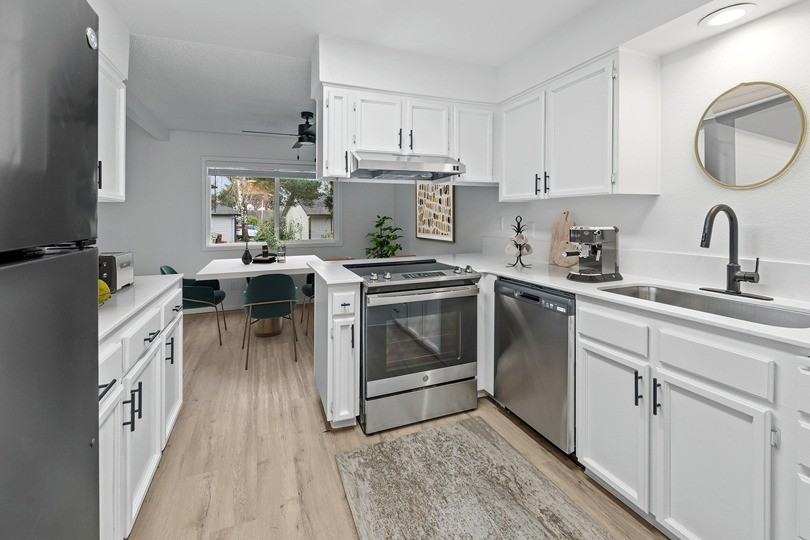 ReNew Rock Creek Townhomes - Photo 6 of 47