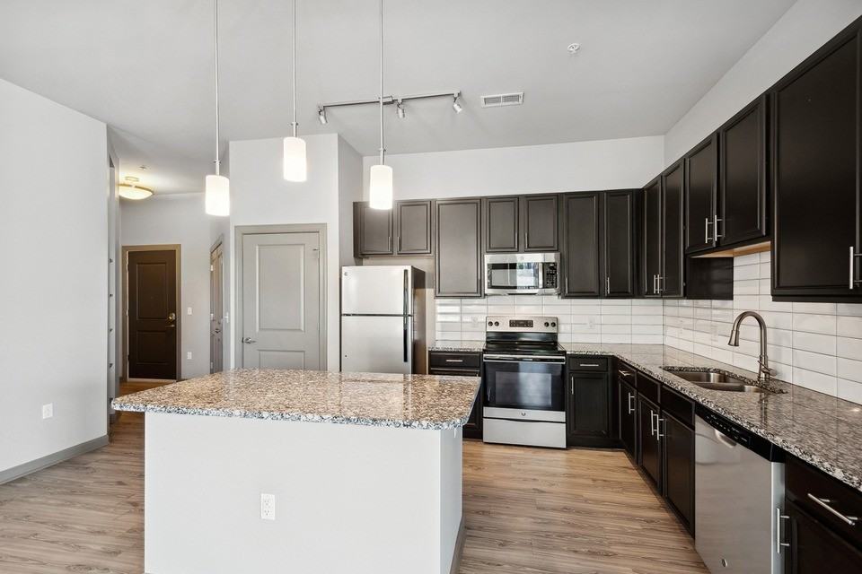 Arrive Brentwood I & II - Photo 7 of 50