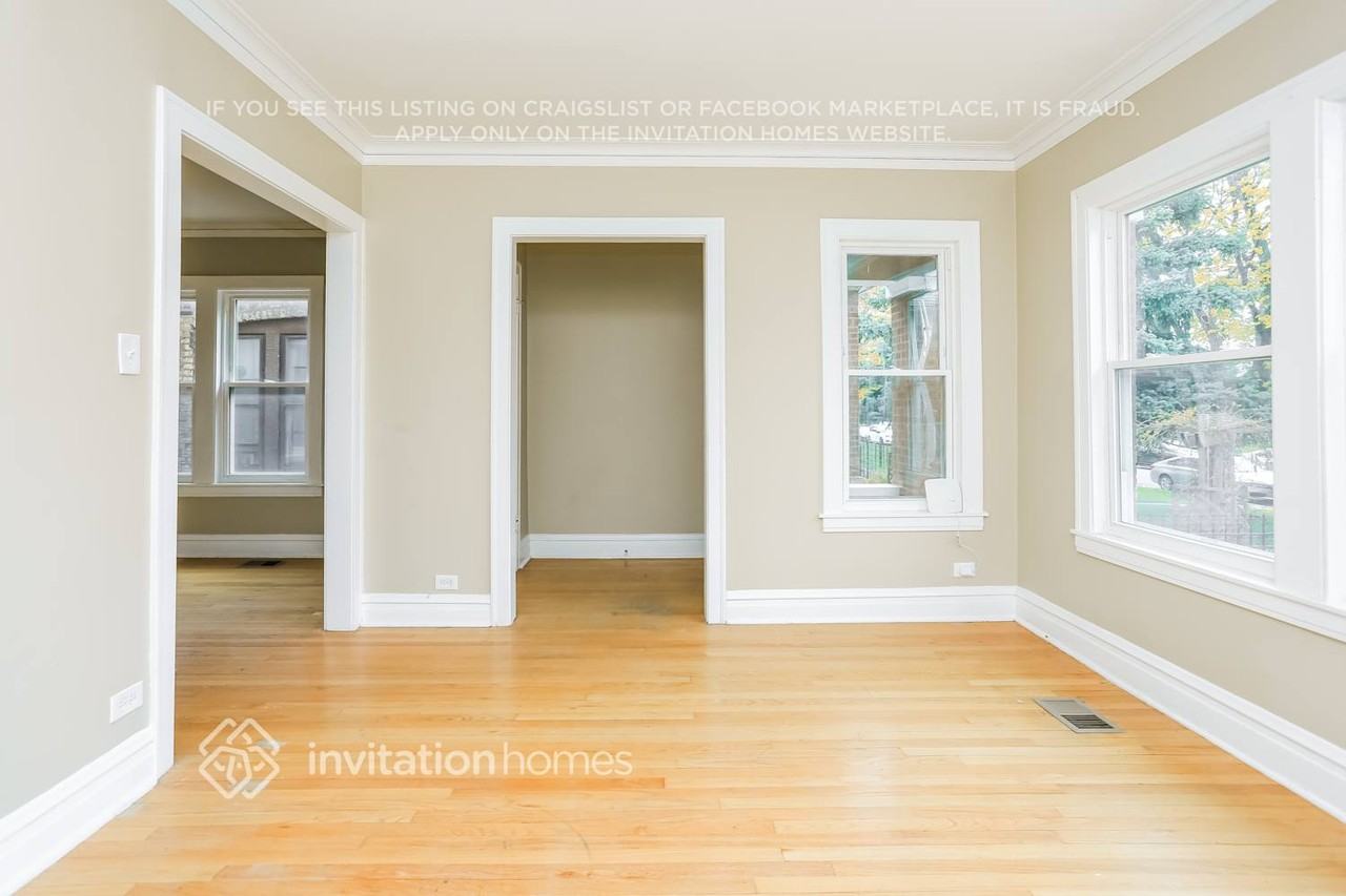 4548 W Altgeld St - Photo 7 of 19