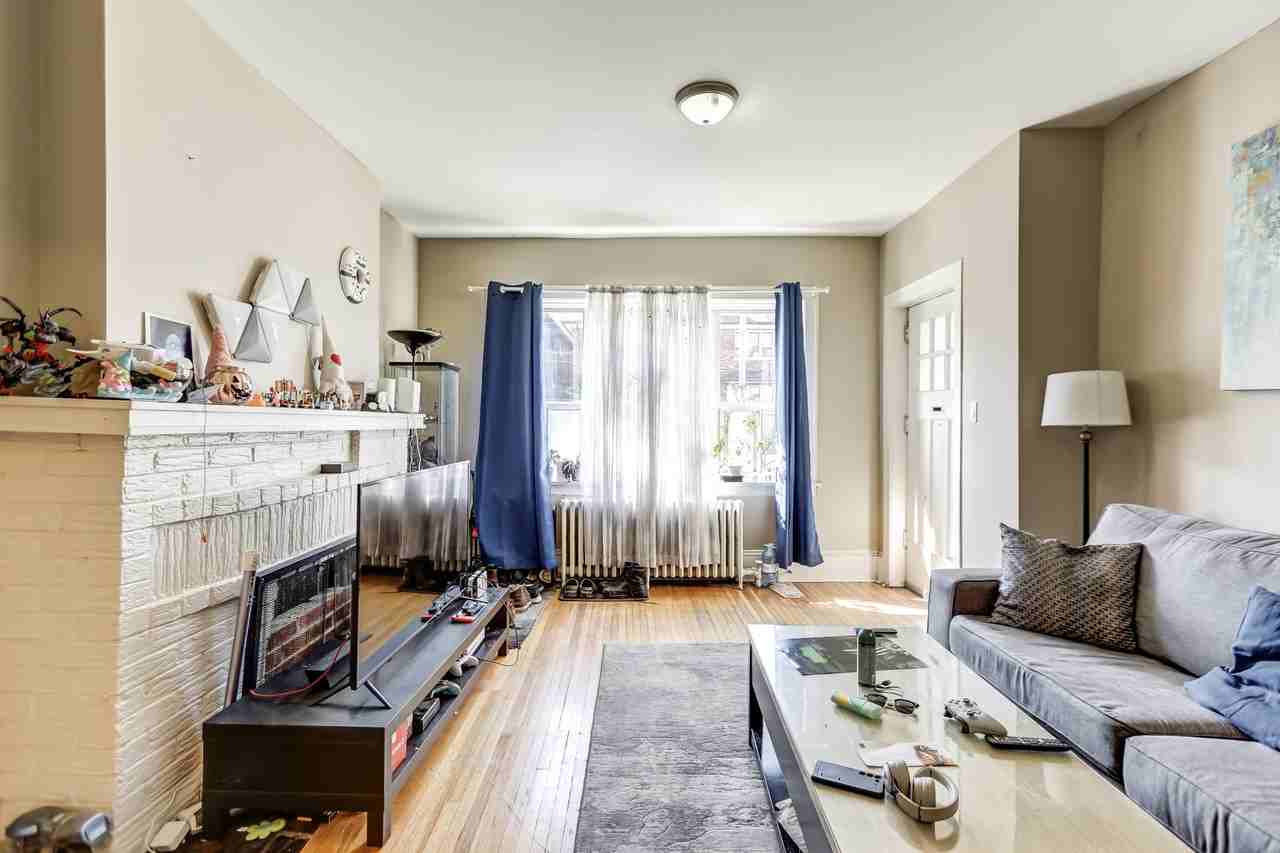 AVENUE - Photo 2 of 12