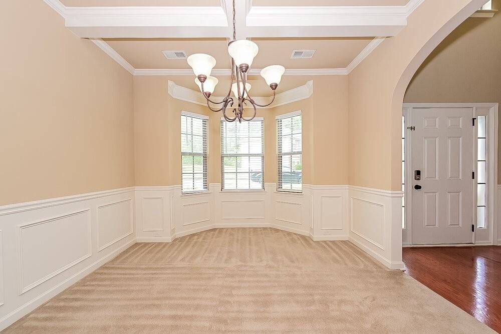 9105 Overlook Dr - Photo 5 of 17