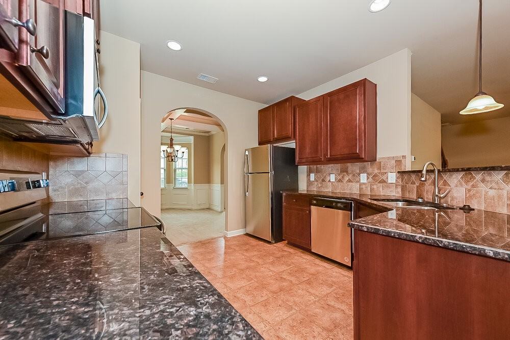 9105 Overlook Dr - Photo 6 of 17