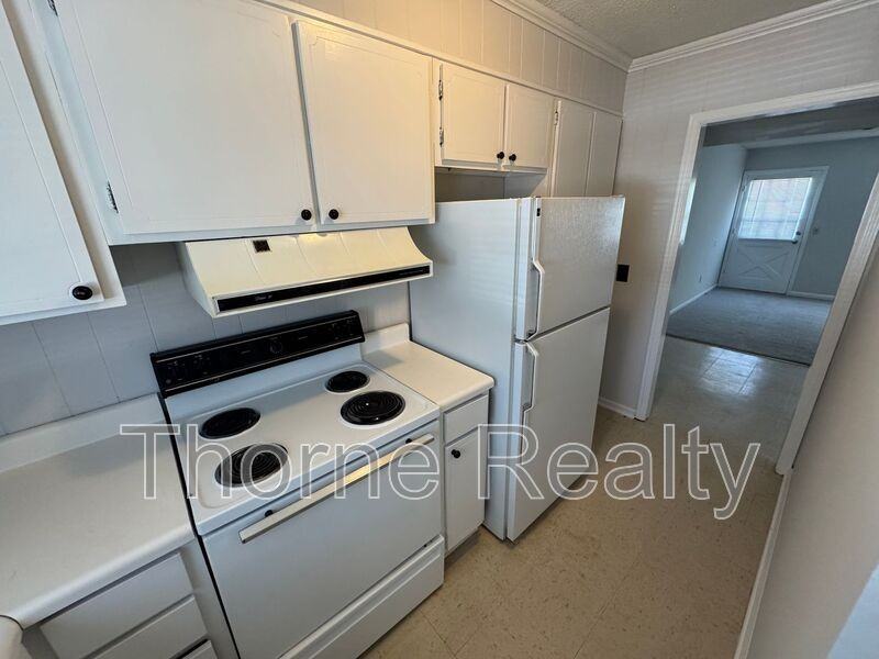 610 S Boddie St - Photo 3 of 9