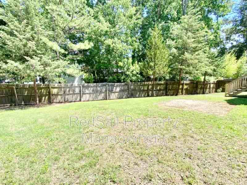 304 Minnie Cir - Photo 3 of 6