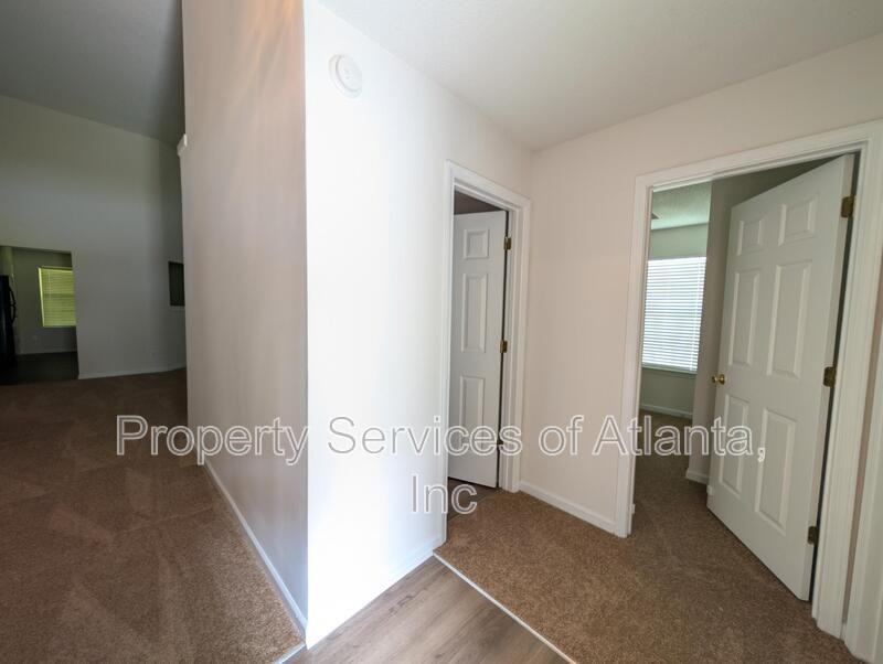 2047 Mulberry Ln - Photo 4 of 19