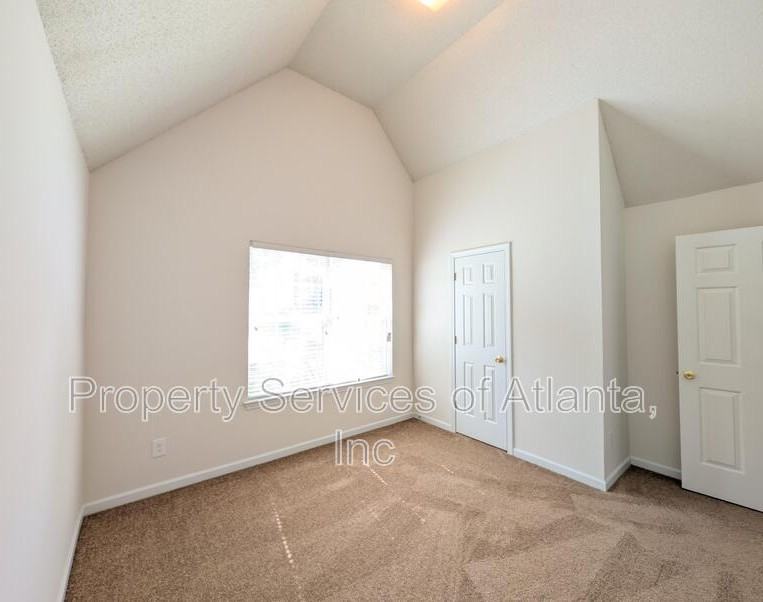 2047 Mulberry Ln - Photo 5 of 19