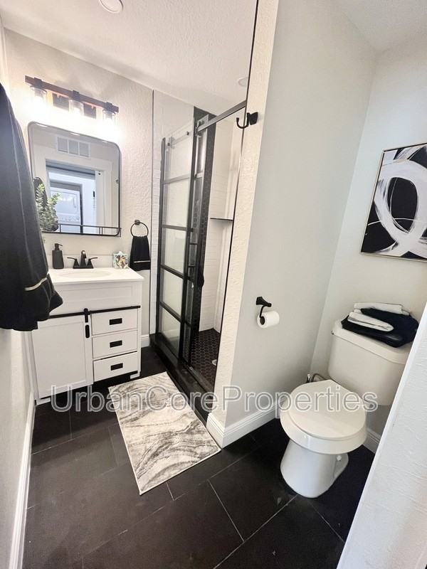 325 15th Ave Ne #3 - Photo 5 of 10