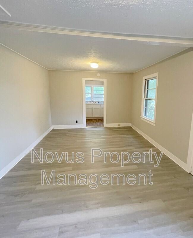 110 Austin Cir - Photo 4 of 16
