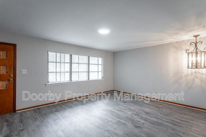 186 Greens Lake Cir - Photo 2 of 22