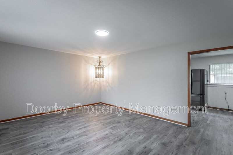 186 Greens Lake Cir - Photo 3 of 22