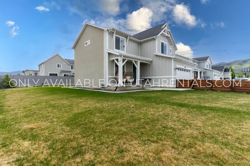 2599 Se - Photo 4 of 35