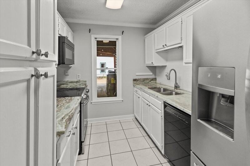 429 Russell St Ne - Photo 6 of 27