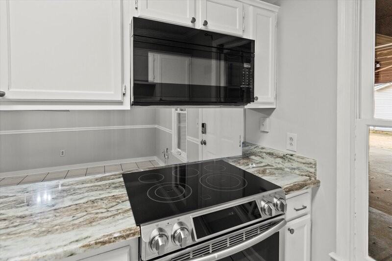 429 Russell St Ne - Photo 7 of 27